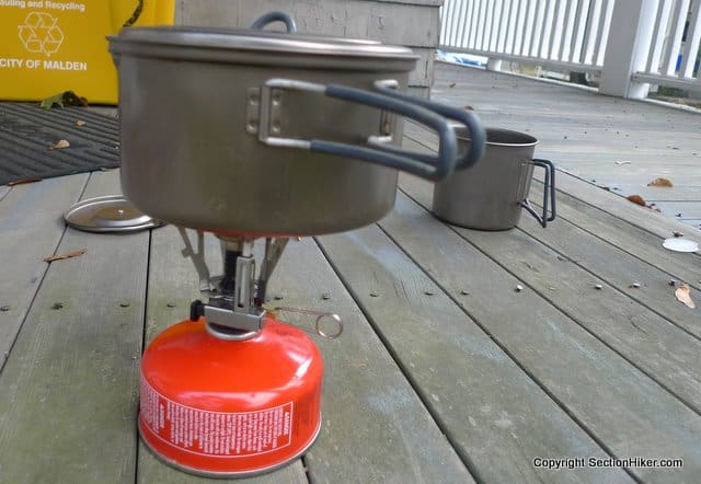 Brings 600ml of water in a wide pot to a roiling boil in 3:00