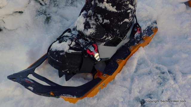 MSR Revo Explore Snowshoes feature a new Hyperlink Binding which only has two straps, that are secured with snowboard-style ratchet bindings over the front of the foot and behind the heel.