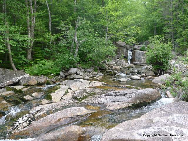 A side stream joins the main flow