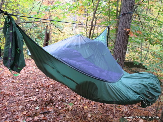 The Amok Draumr 3.0 Hammock is oriented at a 90 degree angle to its suspension system. 