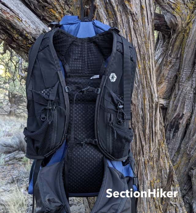 The easily accessible storage on the vest-style harness allows you to keep all essentials and snacks at hand