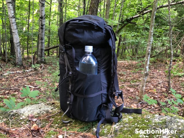 The In and Out 22L a one side bottle pocket