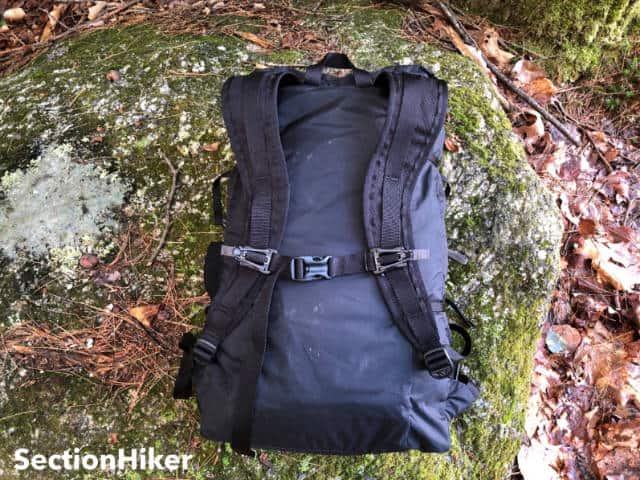 The shoulder straps are well ventilated with S-shaped female-friendly straps