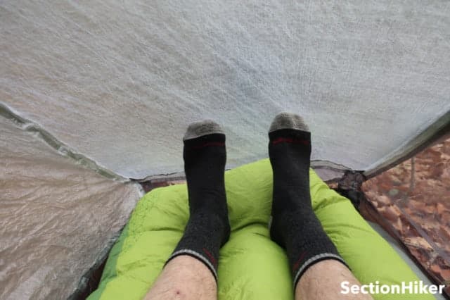 There is enough clearance for my toes when I’m lying on a 4” thick inflatable sleeping pad and a 15 degree bag