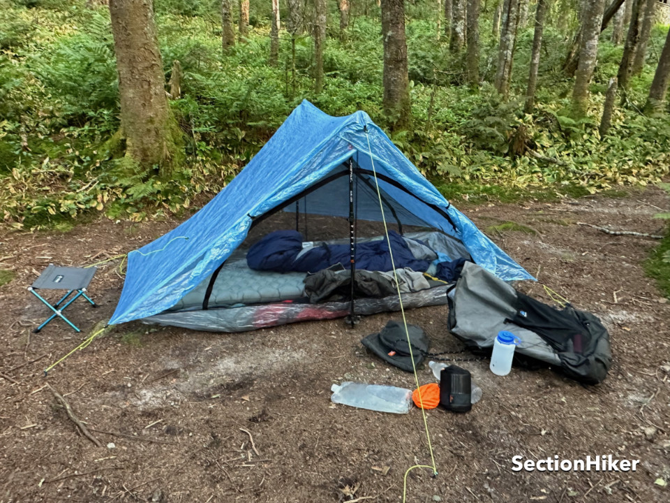 Montei minha barraca em um acampamento pré-existente abaixo do Cooper Lodge