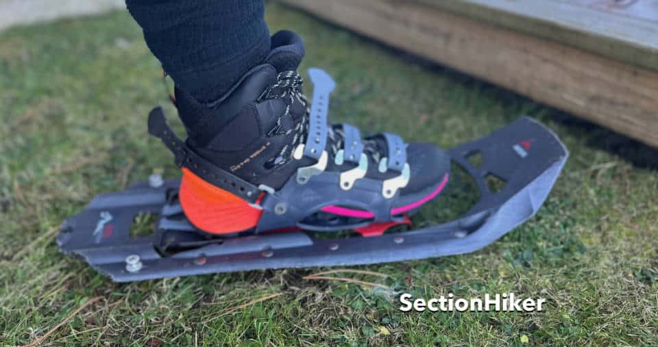 Compability with the MSR Evo Aascent snowshoe is fantastic. The heel ridge prevents the snowshoe strap from sliding off the boot.